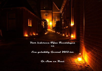 In ons dorp hadden ze allemaal lichtjes in ons dorp geplaats De straatverlichting waren uit, Hier de weg naar de kerk toe