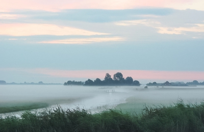 zons opkomst bij schermerhorn,en de prachtige mist in het veld,of de witte wieven!