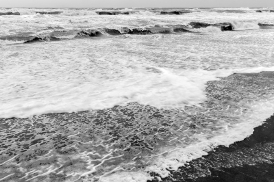 Heerlijk uitgewaaid aan zee afgelopen donderdag met de storm, door de foto veel contrast te geven geprobeerd de ruige zee weer te geven
