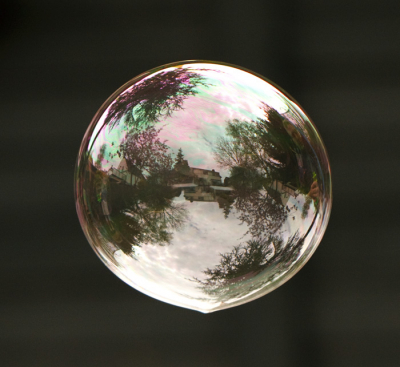 een complexe wereld gevangen in een eenvoudige zeepbel