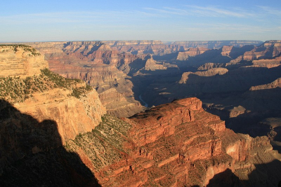 De Grand Canyon vlak na zonsopgang. De foto is genomen vanaf de South Rim.