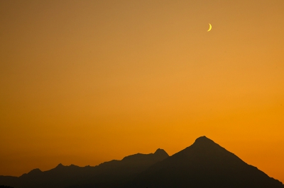Net terug van 2 weken Zwitserland (Jungfrauregio). Nogal fotogenieke omgeving! Bij heldere avonden erg mooie vergezichten. Deze is overigens niet typisch Zwitserland. Vind zelf vooral de maan precies boven bergtop erg aardig.