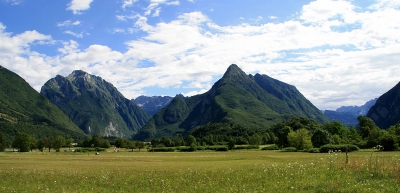Dichtbij Bovec, in de Julische Alpen, genomen. Zelf vind ik het landschap wat Afrikaans aandoen. (een beetje maar)