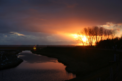 <i class='fa fa-user'></i> gvanstijn | Zonsondergang op het IJsselmeer  <i class='fa fa-eye'> 248</i>   <i class='fa fa-comment-o'> 1</i>