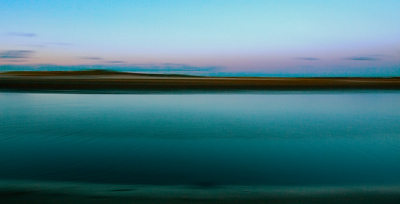 in de sluftervallei  was het zaterdagavond prachtig licht met de ondergaande zon .Maar elke foto die ik maakte vond eigenlijk te saai en ging wat experimenteren met een meetrekkende beweging van de camera zodat ik een zogenaamd panningeffect kreeg in mij fotos,ziehier het resultaat