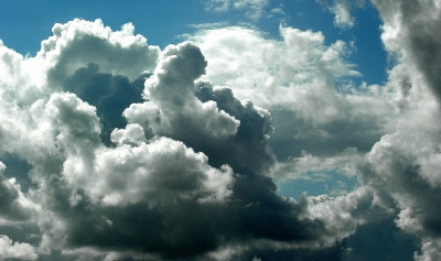 Vandaag weer zon schitterende lucht. Je wordt er gewoon stil van. In de foto zit nogal wat ruis. De moderator begreep het ook niet zo goed. Volgens de exif stond alles goed