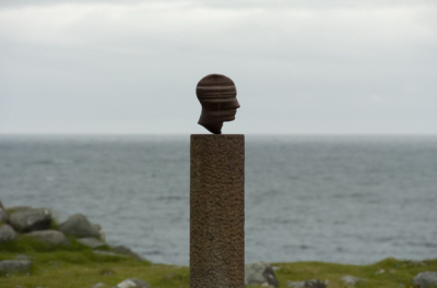 redelijke weersomstandigheden, wel wind. Genomen vanuit de hand. Bewust deze compo gekozen. Hoe je ook kijkt je ziet er altijd een hoofd in.