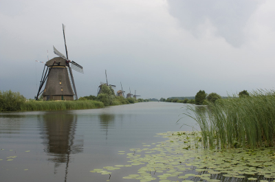 Deze foto vond ik nog op mijn harde schijf.
Weet niet of hij tussen de landschappen thuis hoort maar het is natuurlijk wel typisch hollands :)