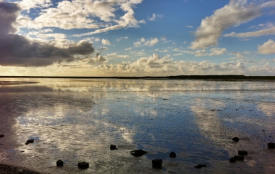 Prachtige omstandigheden dit weekend op Schier: regelmatig windstil en mooie wolkenluchten. Hier had ik geen echte camera bij de hand, maar wel m'n Iphone. Met de hdr app deze foto gemaakt.