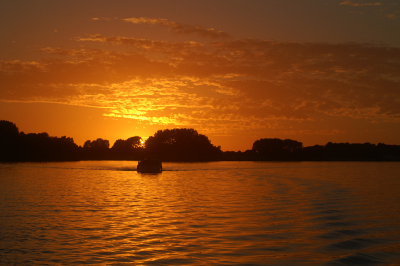 <i class='fa fa-user'></i> marjan voerman | Zonsondergang boven de brielse maas  <i class='fa fa-eye'> 145</i>   <i class='fa fa-comment-o'> 2</i>