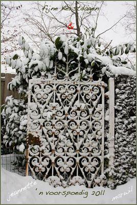 Buiten in de tuin genomen.
Ik vond het zo leuk dat dit hartjes hek zo mooi besneeuwd was.