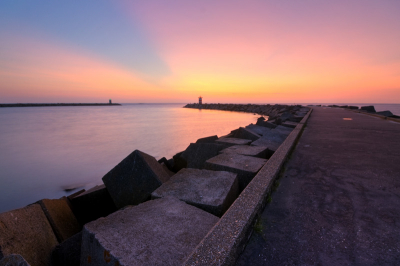 Ik was bij deze foto net te laat aangekomen om de zonsondergang te fotograferen, maar gelukkig werd ik nog getrakteerd met prachtige kleuren.

Ik ga de komende maanden telkens een foto plaatsen uit mijn portfolio, en hoop op jullie eerlijke feedback waar ik zelf ook beter van kan worden! Ik zal uiteraard ook proberen zelf feedback te geven.
