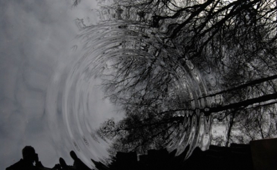 tijdens workshop was opdracht diepte in de foto.
foto gemaakt van het moment dat er iets in het water werd gegooid. in de ochtend was het bewolkt.
vandaar de donkere foto