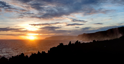 Op het moment woon ik op Christmas Island, Australie. Dit eiland geeft vele foto ogelijkheden. Ondanks dat we een eiland zijn zijn de goede mooie zonsondergangen sporadisch. Deze dag had ik geluk!