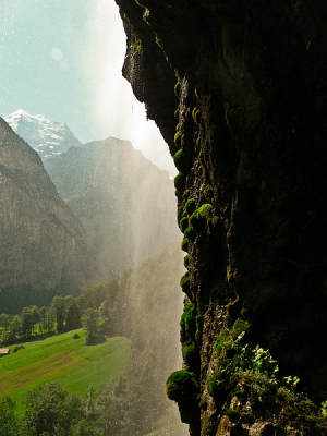 lekker zonnig weertje, stukje naar boven vlak achter de waterval gewandeld(via een wandelpad) en daar langs de bergwand deze plaat geschoten