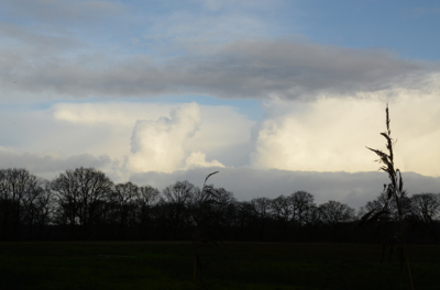 Het was bewolkt en af en toe kwam een zonnetje erbij. Deze foto is gemaakt tijdens de workshop Landschapsfotografie.