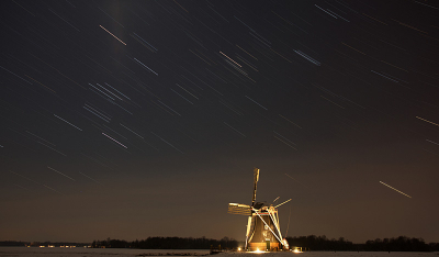 Mijn eerste sterrensporenfoto. Een samensmelting van 51 foto's van 20 seconden.