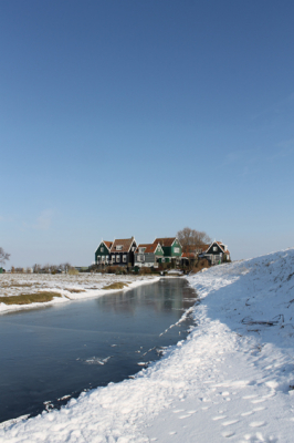 Gemaakt van onderaan de dijk rond Marken tijdens fe fotoworkshop o.l.v. Jeroen.