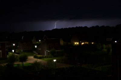 Uit de hand geschoten, op zolder met het dakraam open. de instelingen op handmatig en AF uit.