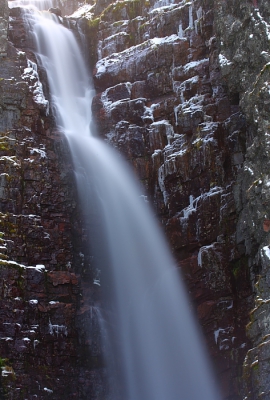 Gisteren deze foto kunnen maken van de Njupeskr, de hoogste waterval van Zweden. Eerder al vele foto's gemaakt van de gehele waterval, daarom gisteren maar eens iets anders geprobeerd. Ben wel benieuwd wat jullie er van vinden