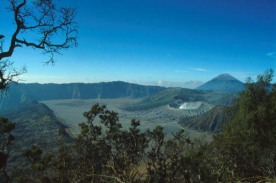 <i class='fa fa-user'></i> Frans Nottrot | Bromo & Semeru  <i class='fa fa-eye'> 366</i>   <i class='fa fa-comment-o'> 2</i>