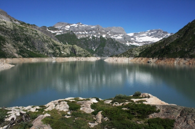 Van dezelfde wandeling. Van stuwmeren is het altijd jammer dat ze niet natuurlijk zijn. Maar het effect van het verlaagde waterpeil vond ik wel mooi. En de kleur van het water blijft prachtig.