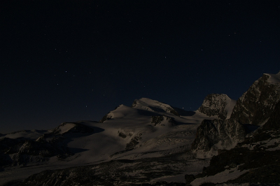 Gemaakt tijdens overnachting in het winterraum van de Britanniahutte, fantastisch bijzondere ervaring een door de maan verlichte gletscher.
