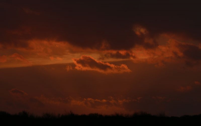 Paar uur op de Slufter gelopen tijdens een weekendje Texel. Veel regen en bewolking die dag, echter aan het eind toch wat opklaring en uiteindelijk een mooie ondergang.