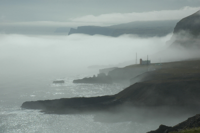 De dagen in het uiterste Noordwesten van IJsland (Hornstrandir) werden afgewisseld door zonnige perioden en opkomende zeemist. Het geeft een heel aparte sfeer wanneer je een groot deel van de dag weinig ziet en ineens, letterlijk, de werld voor je open gaat. D70s met 18-70 mm.