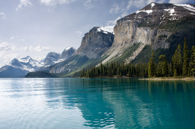 Foto is gemaakt in de ochtend, op een zeer zonnige dag. Bij het Maligne Lake met de boot naar het eind van het ca. 22km lange meer gevaren, daar is deze foto gemaakt.