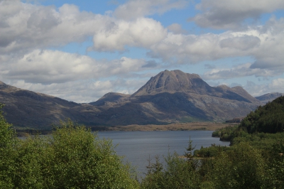 Lang afwezig geweest door gezondheidsproblemen, maar nu weer eens een foto. Gemaakt tijdens een reis naar Schotland, in de Highlands.  Voor mij was dit de eerste keer naar Schotland, overweldigende natuur, ruig, stil en weids, prachtig land!