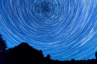 <i class='fa fa-user'></i>&nbsp;Reinier van den Born&nbsp;|  Star Trail&nbsp; <i class='fa fa-eye'>&nbsp;142</i> &nbsp;<i class='fa fa-thumbs-up'>&nbsp;1</i> &nbsp; <i class='fa fa-comment-o'>&nbsp;2</i>