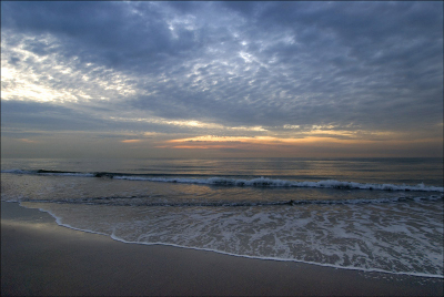 Zonsondergang gefotografeerd op het strand van Monster