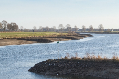 <i class='fa fa-user'></i>&nbsp;Michiel Janssen&nbsp;|  Laag waterpeil in de Maas&nbsp; <i class='fa fa-eye'>&nbsp;167</i> &nbsp; <i class='fa fa-comment-o'>&nbsp;8</i>