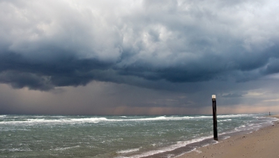 <i class='fa fa-user'></i>&nbsp;Eef Kieft&nbsp;|  Regenbui boven zee&nbsp; <i class='fa fa-eye'>&nbsp;221</i> &nbsp; <i class='fa fa-comment-o'>&nbsp;4</i>