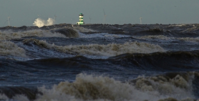 <i class='fa fa-user'></i>&nbsp;Eef Kieft&nbsp;|  Zuidpier op een onstuimige 2e Kerstdag&nbsp; <i class='fa fa-eye'>&nbsp;221</i> &nbsp;<i class='fa fa-thumbs-up'>&nbsp;2</i> &nbsp; <i class='fa fa-comment-o'>&nbsp;3</i>