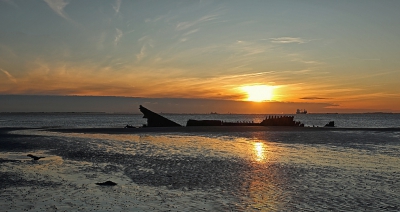 <i class='fa fa-user'></i>&nbsp;Pieter  LJ&nbsp;|  Wrak bij zonsondergang&nbsp; <i class='fa fa-eye'>&nbsp;188</i> &nbsp; <i class='fa fa-comment-o'>&nbsp;2</i>