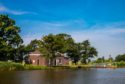 iedere keer als ik hier langs fiets vindt het een prachtig gezicht en dit werkte de lucht ook mooi mee .