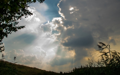 <i class='fa fa-user'></i>&nbsp;Anne van Rinsum&nbsp;|  Donkere wolken&nbsp; <i class='fa fa-eye'>&nbsp;70</i> &nbsp;<i class='fa fa-thumbs-up'>&nbsp;2</i> &nbsp; <i class='fa fa-comment-o'>&nbsp;3</i>