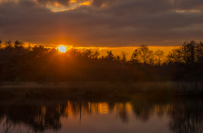 <i class='fa fa-user'></i>&nbsp;Truus Aletta Maan&nbsp;|  Zonsondergang&nbsp; <i class='fa fa-eye'>&nbsp;77</i> &nbsp;<i class='fa fa-thumbs-up'>&nbsp;1</i> &nbsp; <i class='fa fa-comment-o'>&nbsp;2</i>
