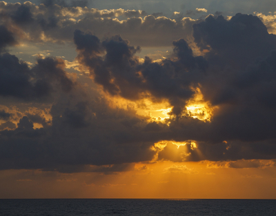 <i class='fa fa-user'></i>&nbsp;Henk Bouter&nbsp;|  Zonsondergang&nbsp; <i class='fa fa-eye'>&nbsp;101</i> &nbsp;<i class='fa fa-thumbs-up'>&nbsp;2</i> &nbsp; <i class='fa fa-comment-o'>&nbsp;4</i>