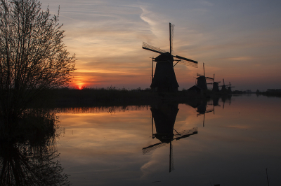 <i class='fa fa-user'></i>&nbsp;Henk Bouter&nbsp;|  Zonsopkomst&nbsp; <i class='fa fa-eye'>&nbsp;106</i> &nbsp;<i class='fa fa-thumbs-up'>&nbsp;9</i> &nbsp; <i class='fa fa-comment-o'>&nbsp;13</i>