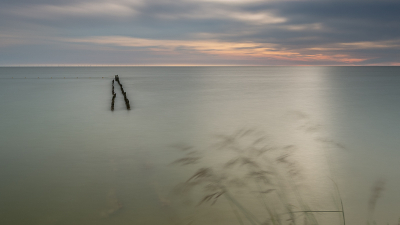 Rustig weer; de nodige bewolking;
Canon EOS 70D ; Sigma 10-20 @14mm; f11; 100s ND10 GV hard 2st en polarisatiefilter.