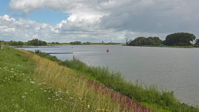 <i class='fa fa-user'></i>&nbsp;kooyammers&nbsp;|  Zicht op Schoonhoven&nbsp; <i class='fa fa-eye'>&nbsp;77</i> &nbsp;<i class='fa fa-thumbs-up'>&nbsp;2</i> &nbsp; <i class='fa fa-comment-o'>&nbsp;3</i>