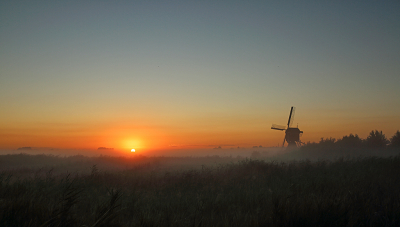 <i class='fa fa-user'></i>&nbsp;Pieter  LJ&nbsp;|  Broekmolen bij zonsopkomst&nbsp; <i class='fa fa-eye'>&nbsp;117</i> &nbsp;<i class='fa fa-thumbs-up'>&nbsp;10</i> &nbsp; <i class='fa fa-comment-o'>&nbsp;9</i>