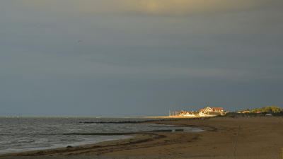 <i class='fa fa-user'></i>&nbsp;kooyammers&nbsp;|  Strand Courseulles-sur-Mer 2&nbsp; <i class='fa fa-eye'>&nbsp;85</i> &nbsp; <i class='fa fa-comment-o'>&nbsp;0</i>