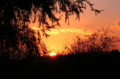 Zonsondergang te Biron...
Een prachtige lucht dit ik geprobeerd heb te vangen in dit plaatsje