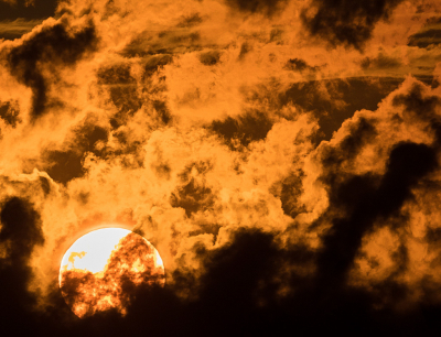 <i class='fa fa-user'></i>&nbsp;Truus Aletta Maan&nbsp;|  Zon en wolken&nbsp; <i class='fa fa-eye'>&nbsp;98</i> &nbsp;<i class='fa fa-thumbs-up'>&nbsp;2</i> &nbsp; <i class='fa fa-comment-o'>&nbsp;8</i>