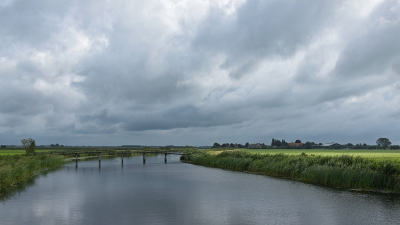 <i class='fa fa-user'></i>&nbsp;kooyammers&nbsp;|  Achterwaterschap met zicht op de Donk&nbsp; <i class='fa fa-eye'>&nbsp;63</i> &nbsp;<i class='fa fa-thumbs-up'>&nbsp;1</i> &nbsp; <i class='fa fa-comment-o'>&nbsp;1</i>