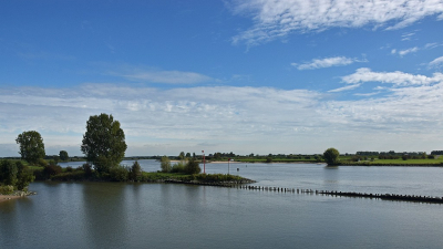 <i class='fa fa-user'></i>&nbsp;kooyammers&nbsp;|  Zicht op de Lek bij Jaarsveld&nbsp; <i class='fa fa-eye'>&nbsp;73</i> &nbsp;<i class='fa fa-thumbs-up'>&nbsp;2</i> &nbsp; <i class='fa fa-comment-o'>&nbsp;2</i>